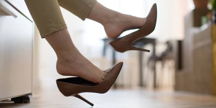 Moderne klompe i papuče – koje su u trendu i kako ih nositi ovog leta?