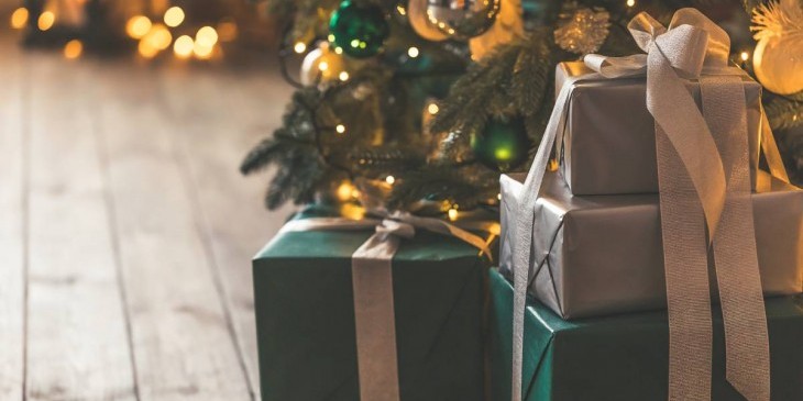 Predlozi novogodišnjih poklona – anatomska obuća ispod jelke